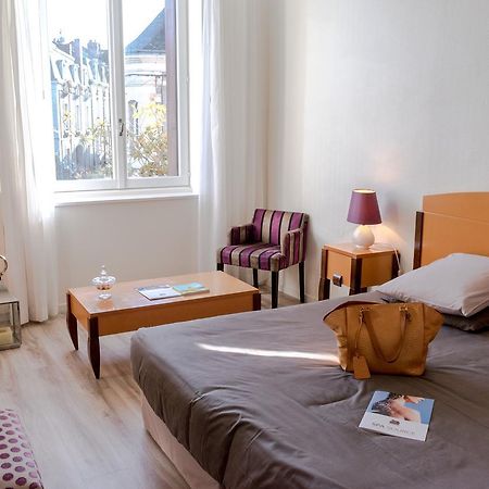 Logis Hotel Saint-Roch Pleumartin Exteriör bild