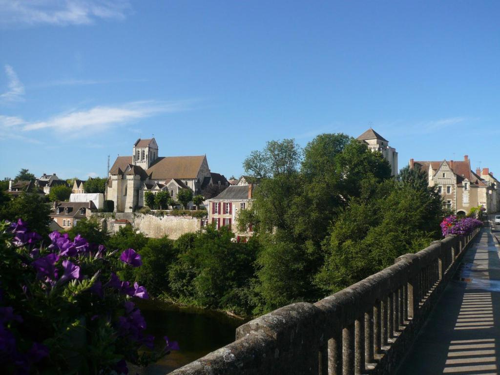 Logis Hotel Saint-Roch Pleumartin Exteriör bild