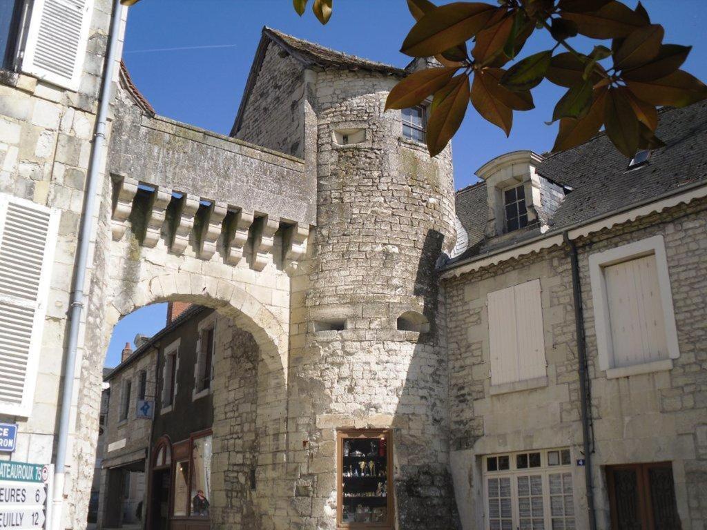 Logis Hotel Saint-Roch Pleumartin Exteriör bild