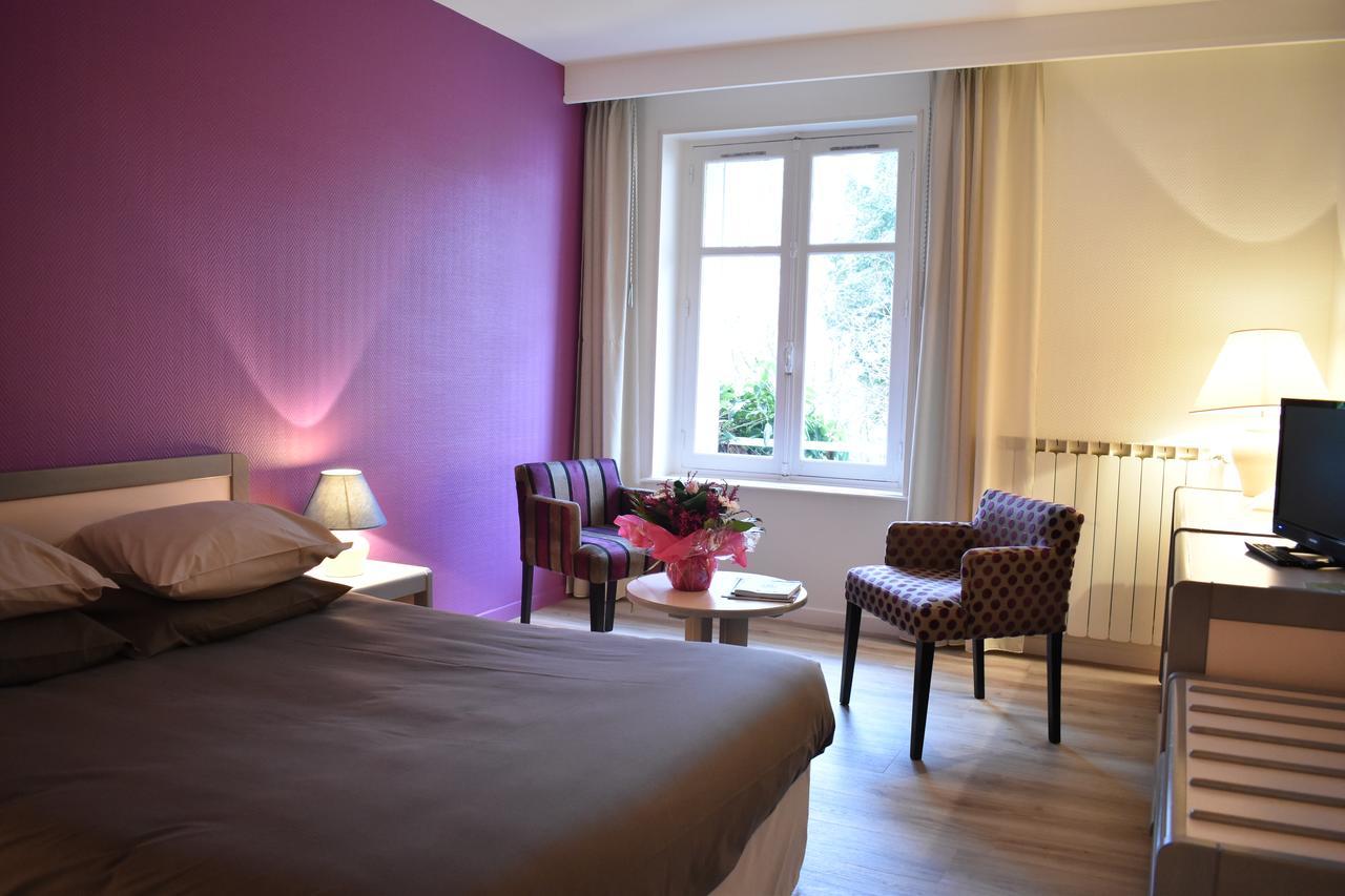 Logis Hotel Saint-Roch Pleumartin Exteriör bild