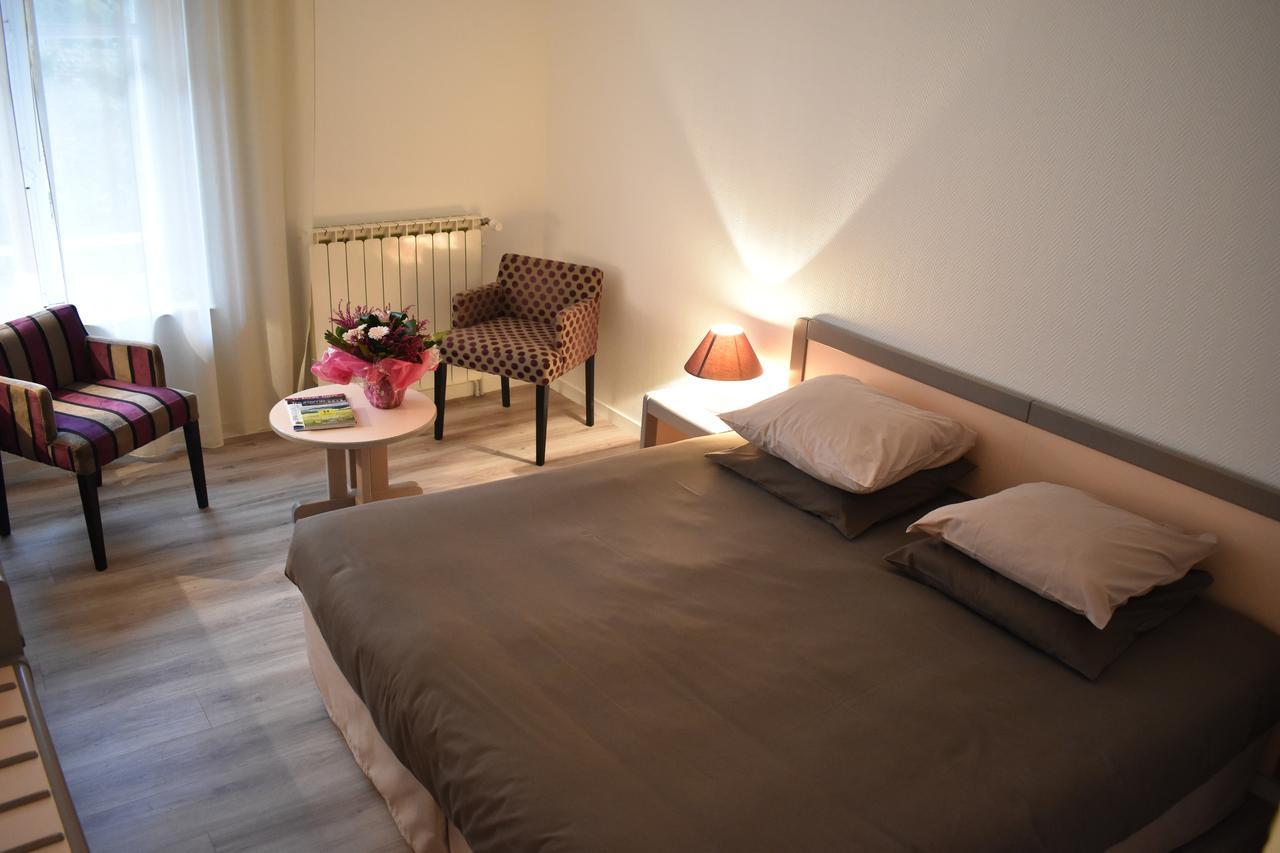 Logis Hotel Saint-Roch Pleumartin Exteriör bild
