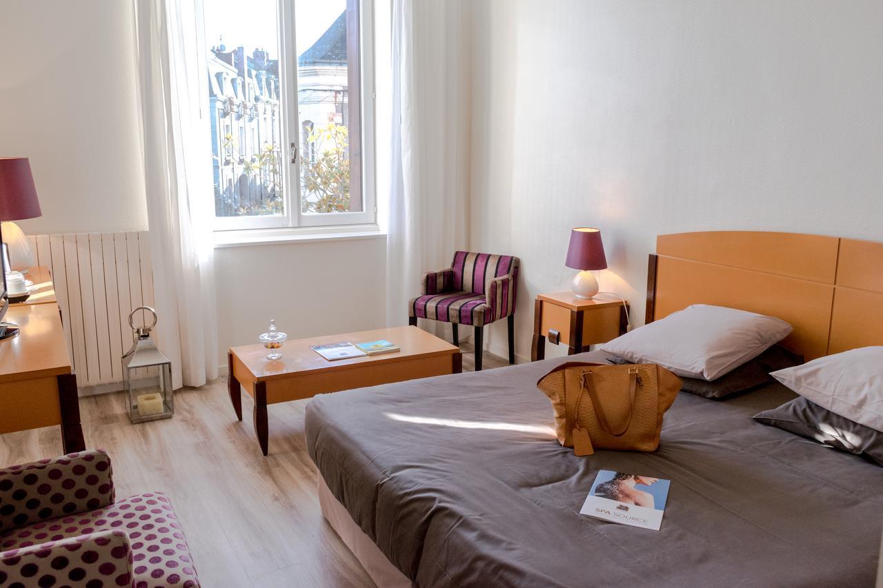 Logis Hotel Saint-Roch Pleumartin Exteriör bild