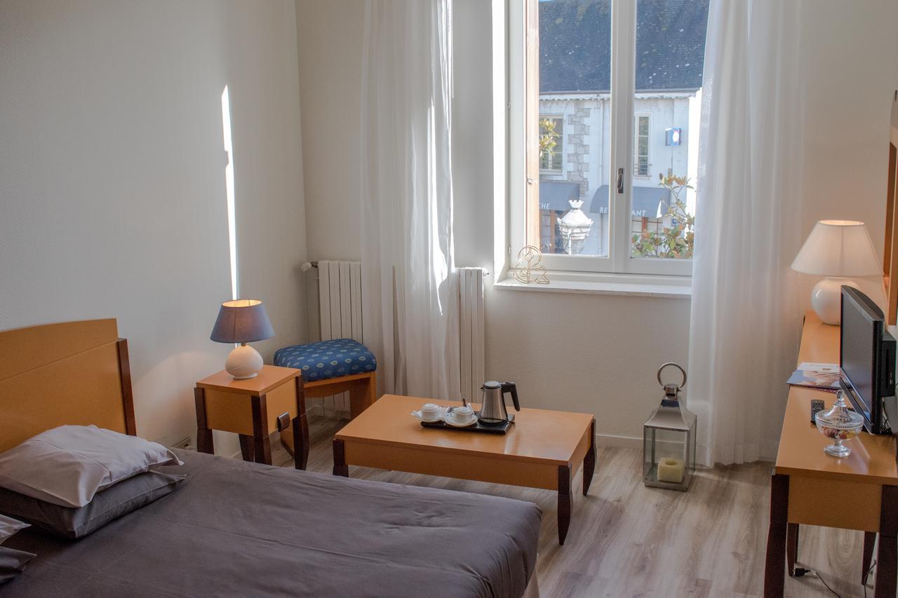 Logis Hotel Saint-Roch Pleumartin Exteriör bild