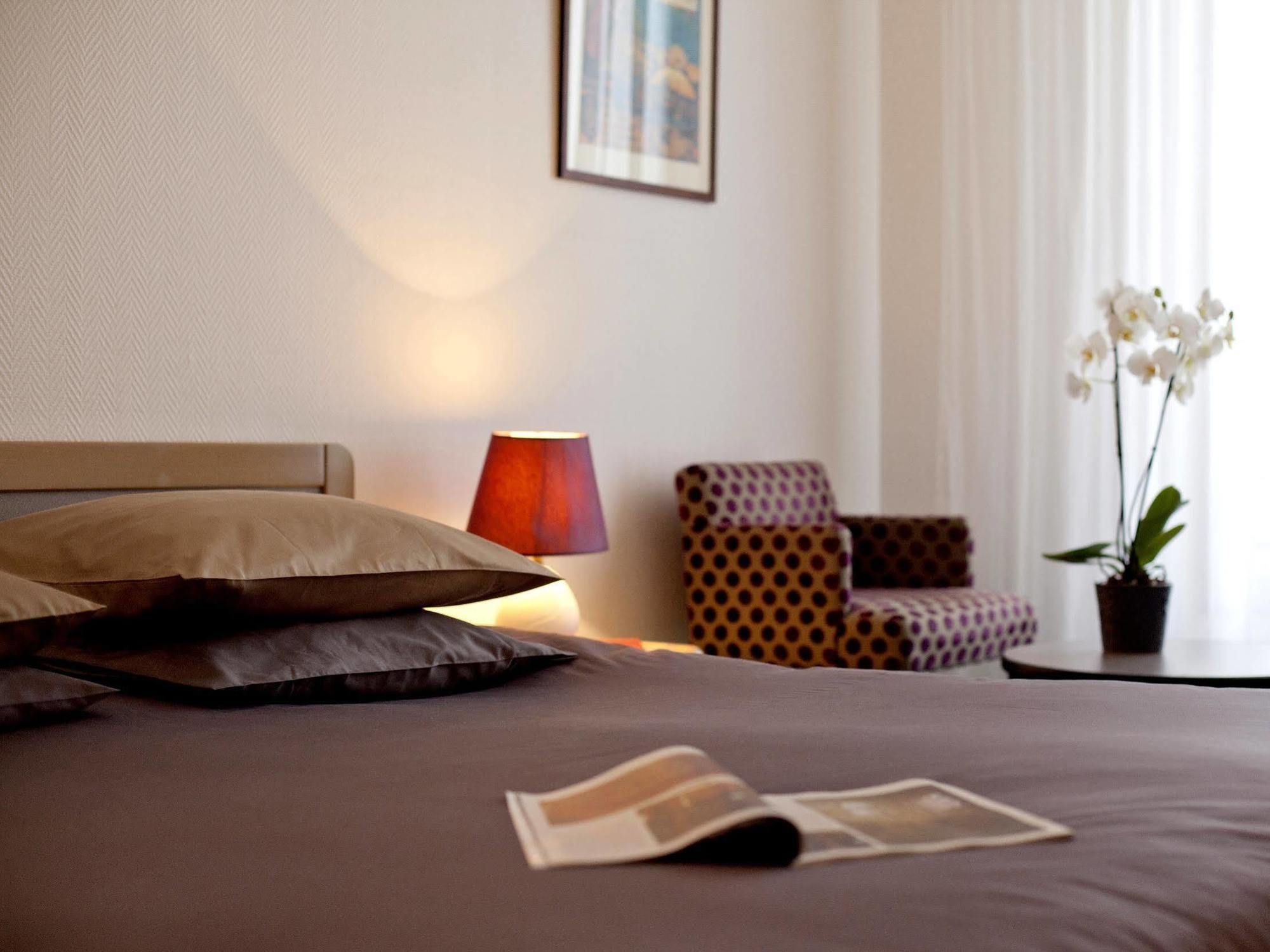 Logis Hotel Saint-Roch Pleumartin Exteriör bild