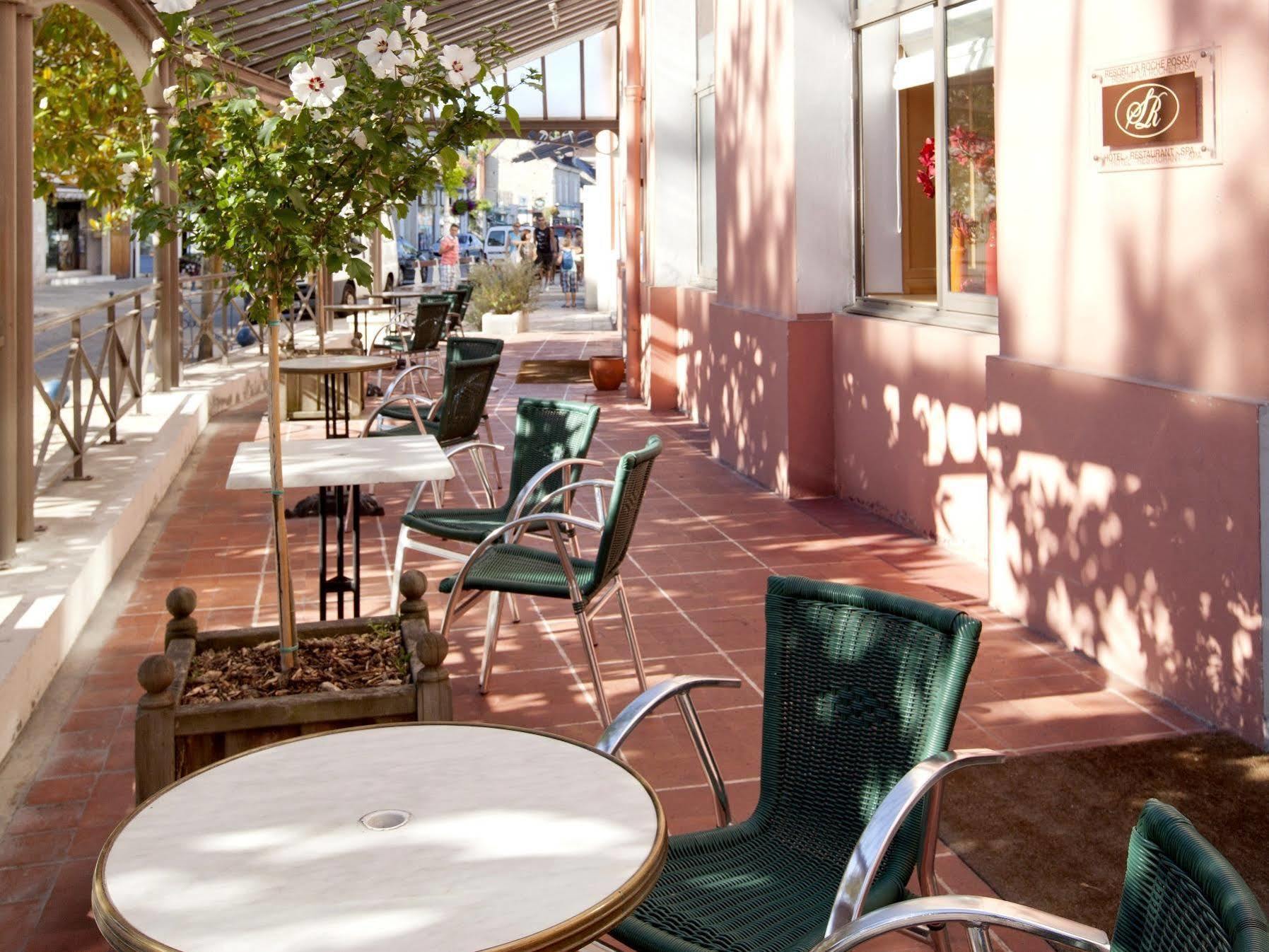 Logis Hotel Saint-Roch Pleumartin Exteriör bild