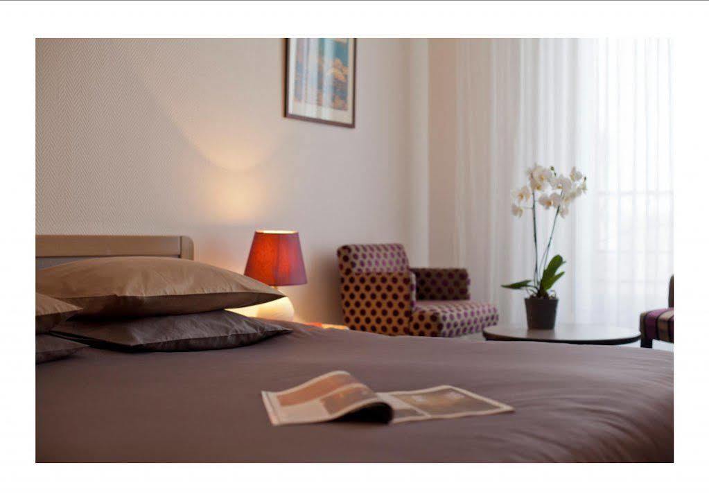 Logis Hotel Saint-Roch Pleumartin Exteriör bild
