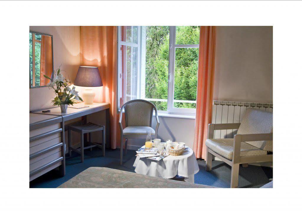 Logis Hotel Saint-Roch Pleumartin Exteriör bild
